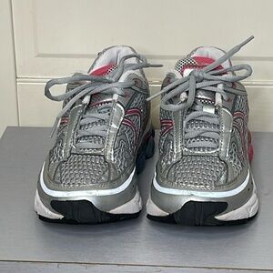 AETREX Women’s RX Runner Athletic Shoe in Grey/Cranberry Size 8